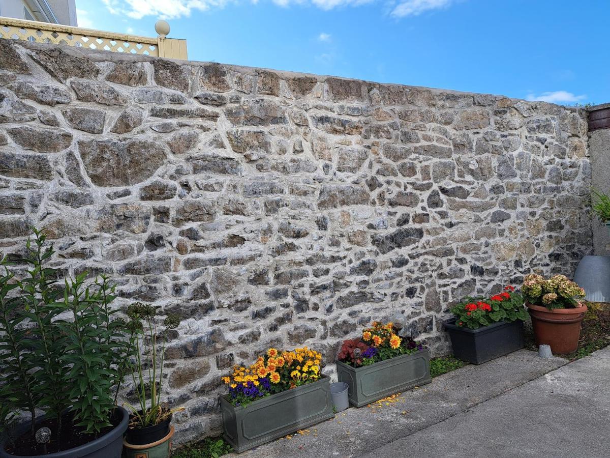 Bearstone House Lägenhet Loughrea Exteriör bild